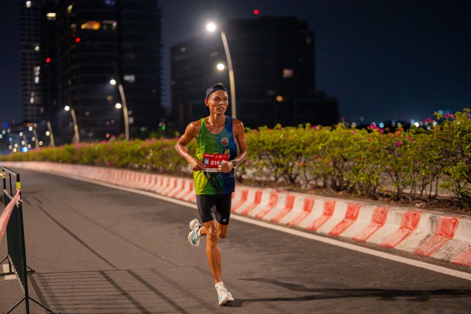 Marathon Dreams, Packed Diary: A Realistic Guide to Training for 26.2
